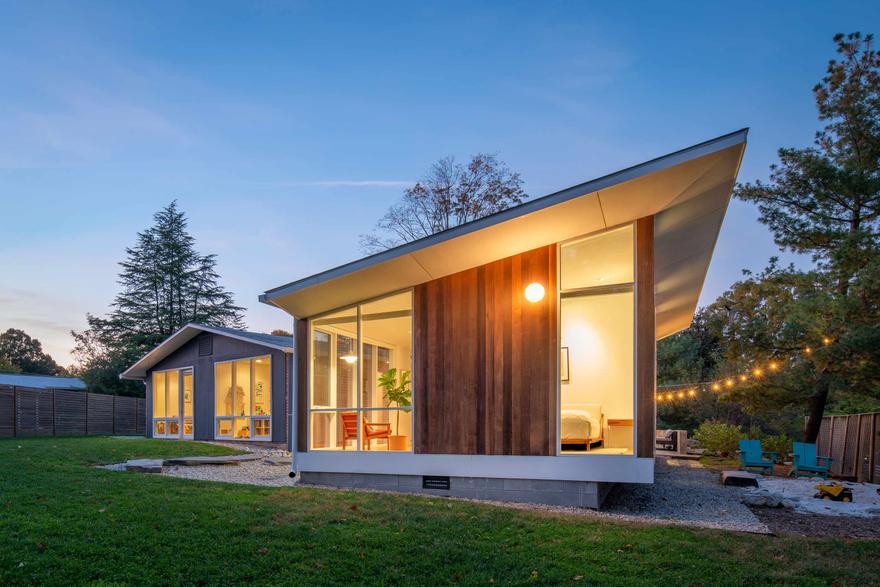 house on the hill ストライプの上下 Jan and Darren's Home | Cook Architecture