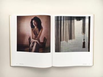 搬入設置サービス付 【絶版】写真集 洋書 希少本『mona kuhn / PRIVATE